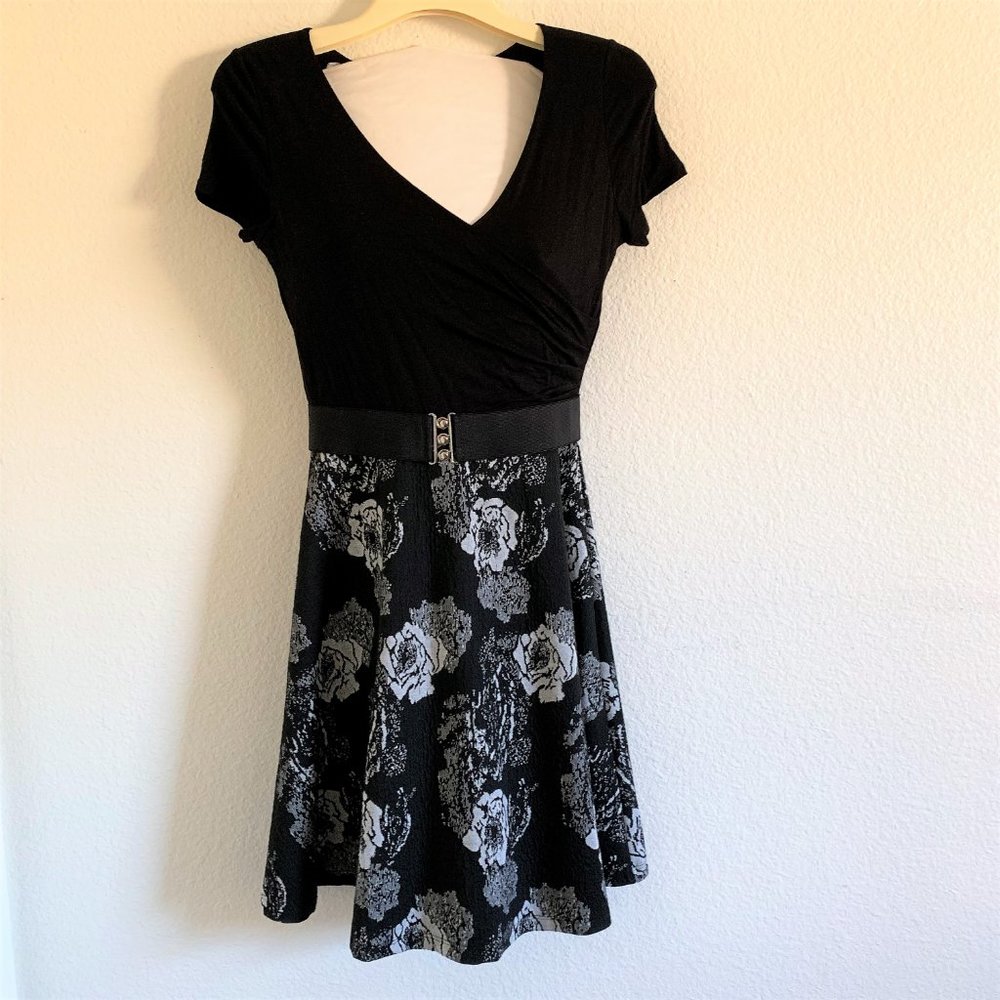 Gilli Sweethart Neckline Dress